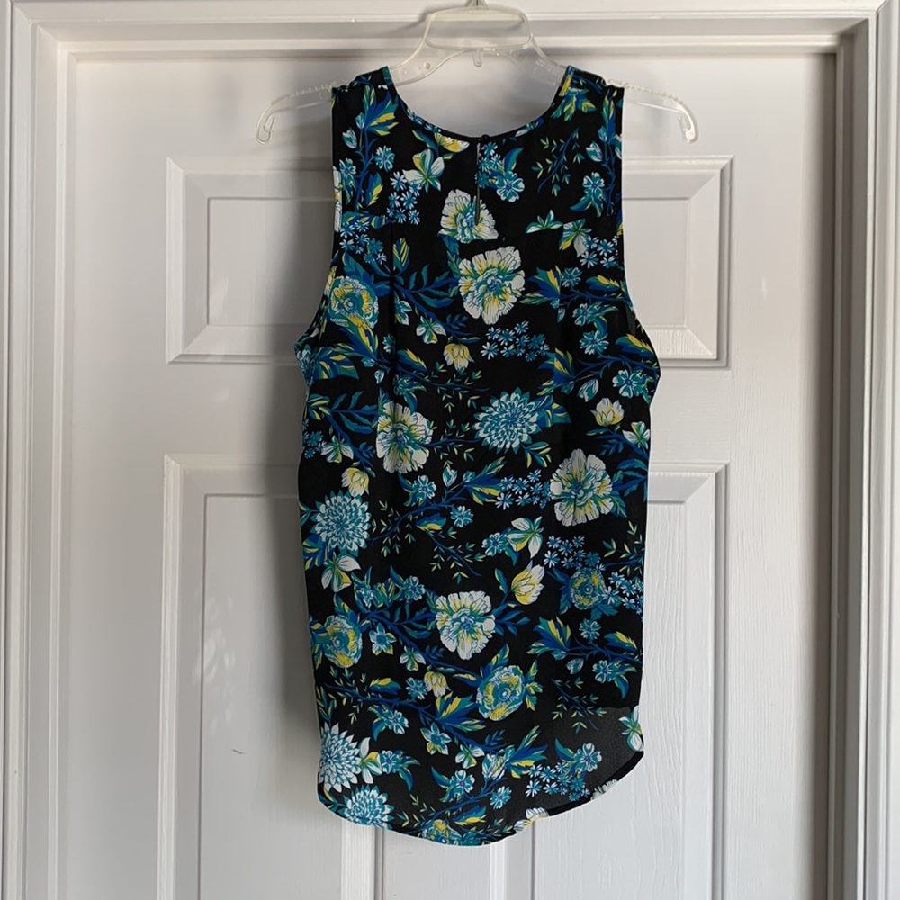 Violet and Claire Floral Tank - Picture 3 of 5